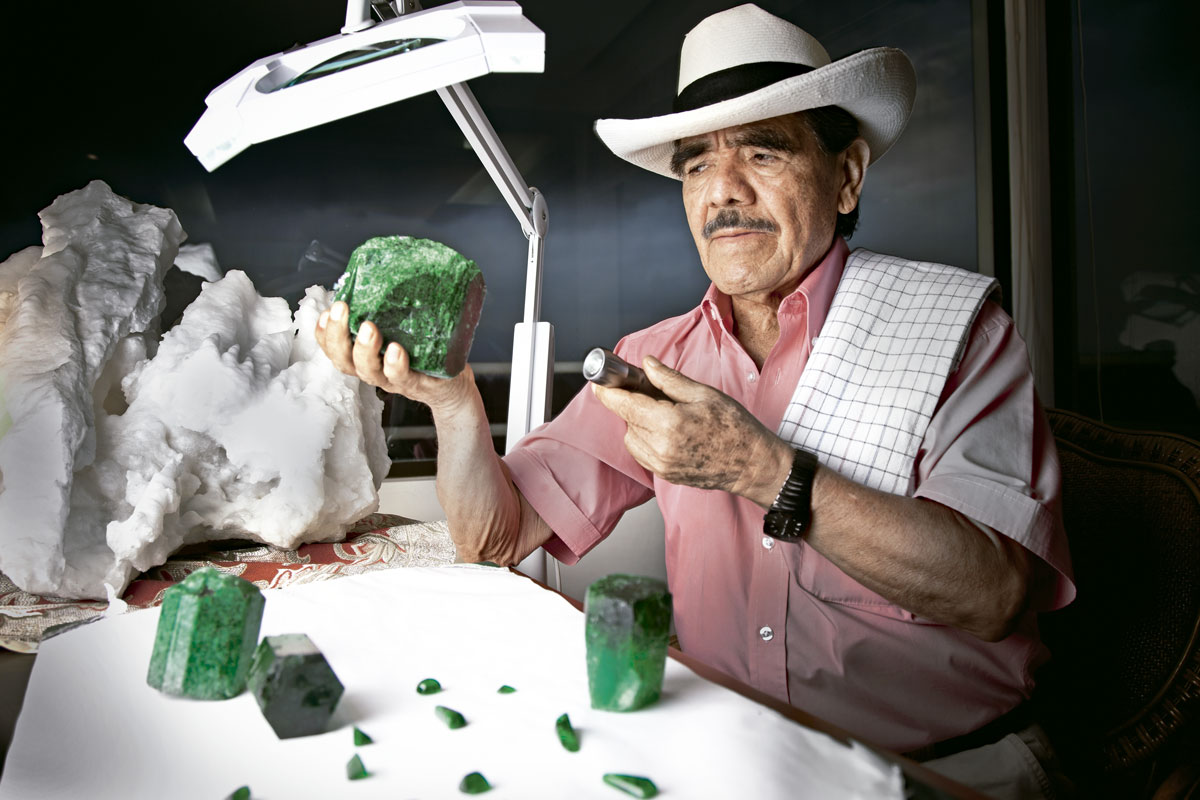 Víctor Carranza, esmeraldas