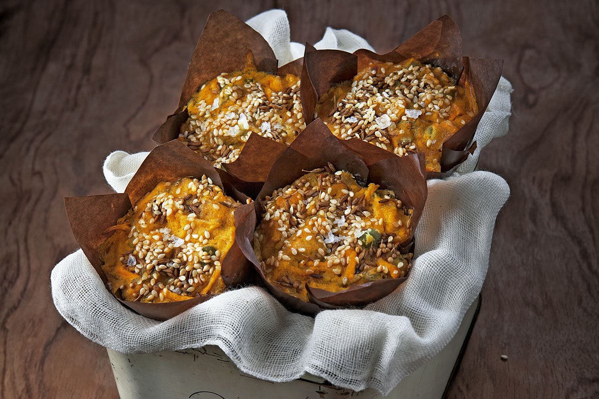 Receta para preparar una torta de banano y calabacín, ponqué de almendras y una handwa