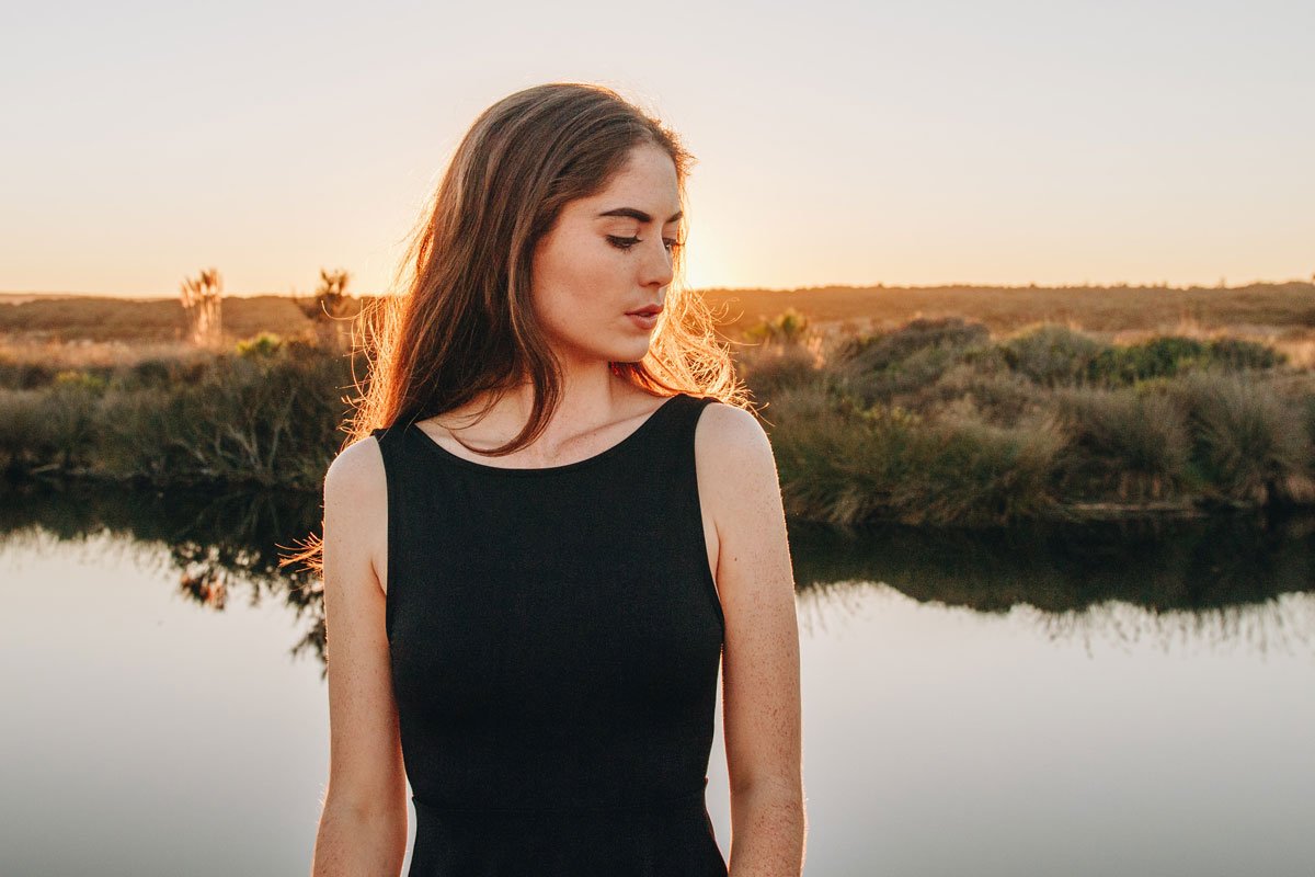 “Las mujeres que visten de negro viven vidas de colores”, Ángel Yáñez