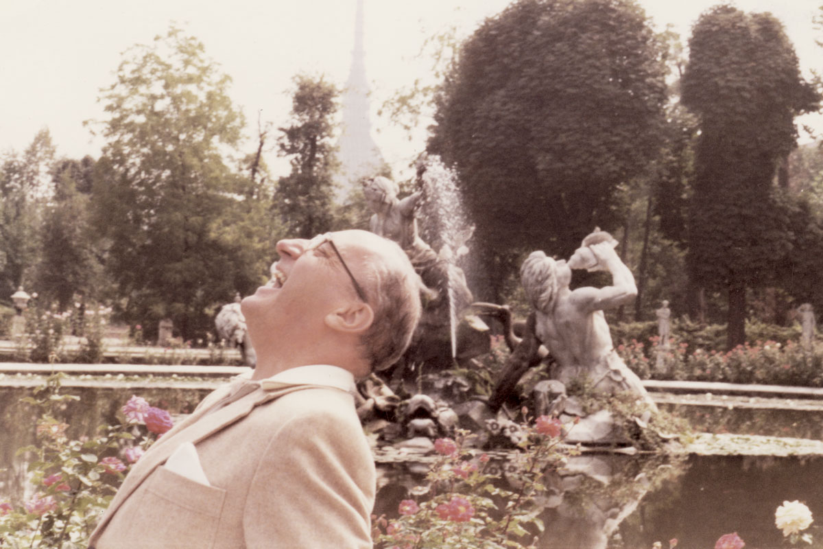 “Solo un abuelo sentimental en vida consigue ser amoroso después de muerto”, Héctor Abad Faciolince