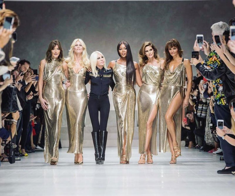 Las 5 supermodelos que se reunieron para homenajear a Versace