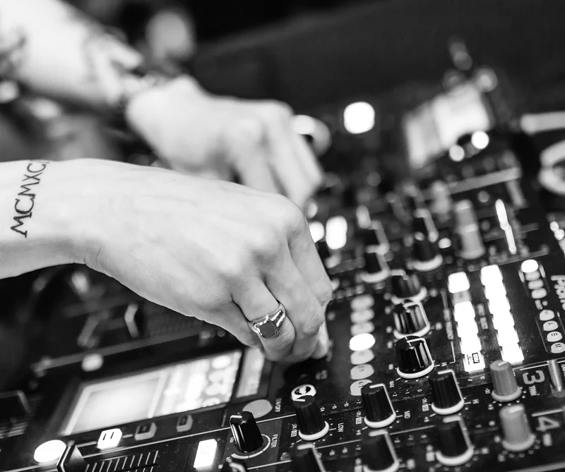 La música electrónica contra la corriente