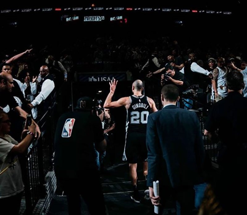 Manu Ginóbili le puso fin a su carrera deportiva