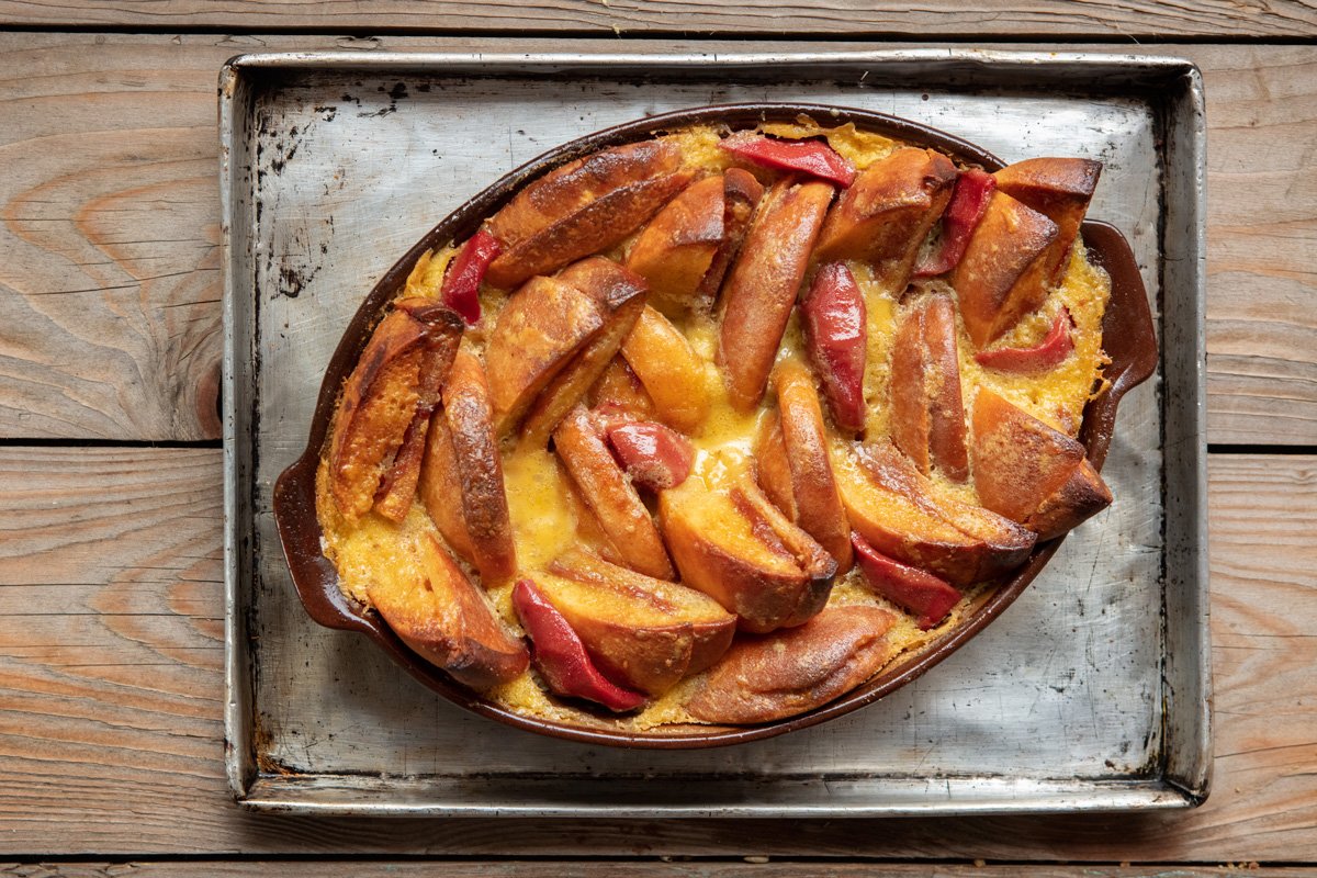 Receta de pudin de pan y mantequilla hecho con almojábana y guayaba