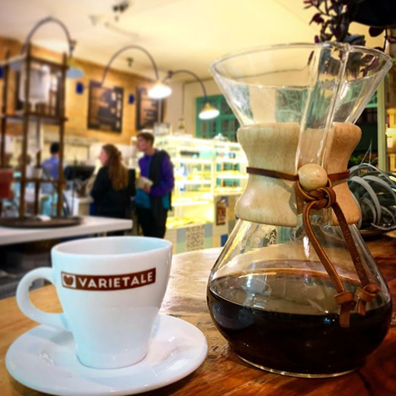 café