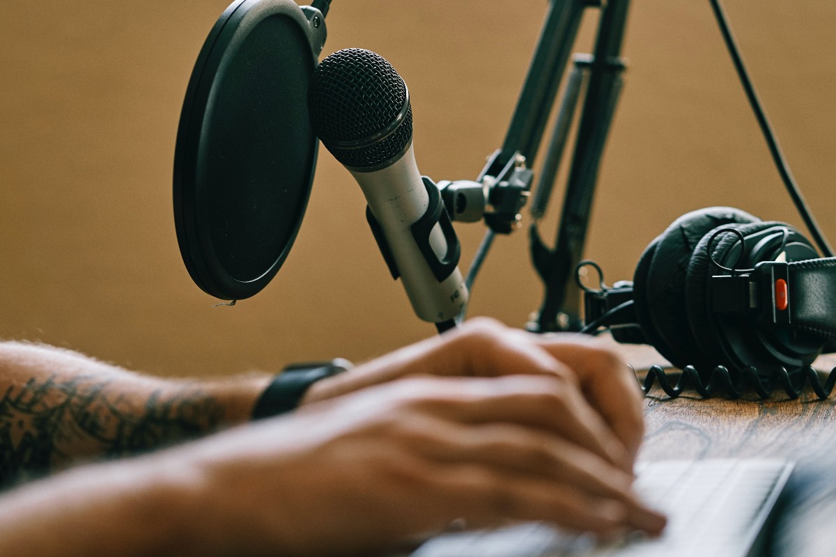Conozca estos nueve podcast que puede oír en Spotify