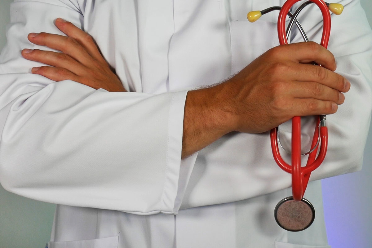 Estos 12 médicos le pueden ayudar a resolver sus dudas por internet