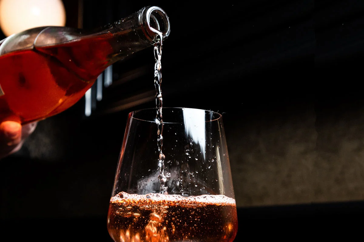 ¿Se puede combinar el vino y la cerveza en una bebida?