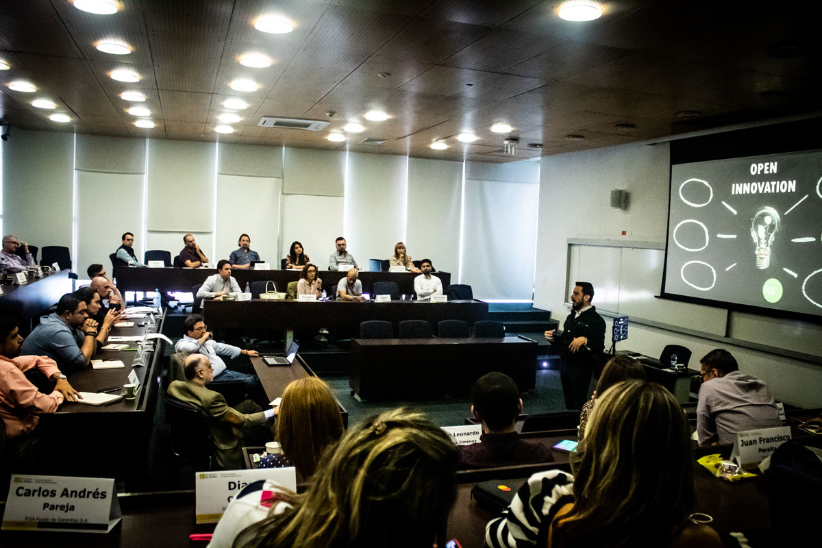 Educación Ejecutiva de la Universidad de Los Andes, catalogada la mejor del país, lanza su oferta virtual
