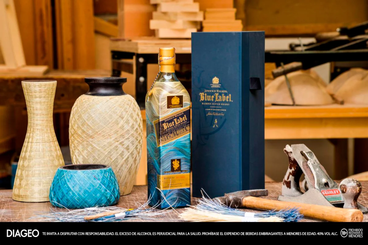 La alianza de Johnnie Walker y Artesanías de Colombia para crear un whisky único
