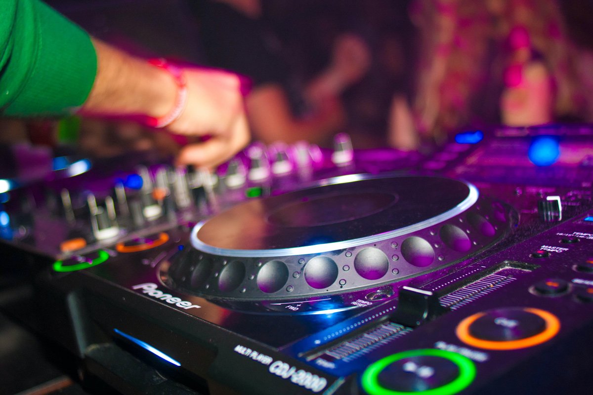 5 aplicaciones para hacer música y jugar a ser DJ