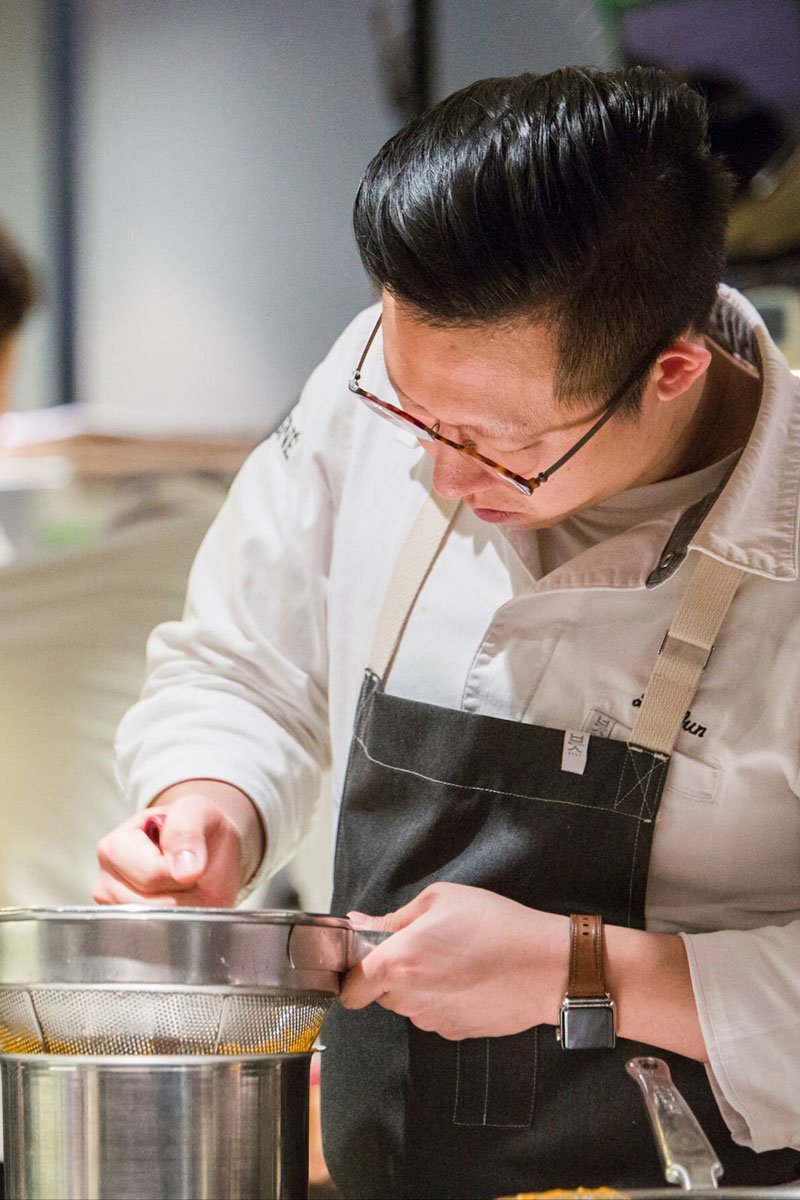 Jun Lee, planes airbnb