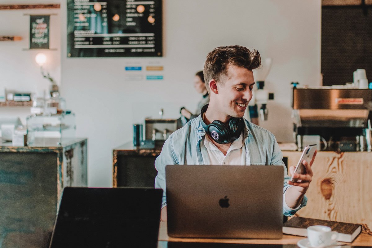 Citas, clases de yoga, coctelería y otros planes virtuales con Airbnb