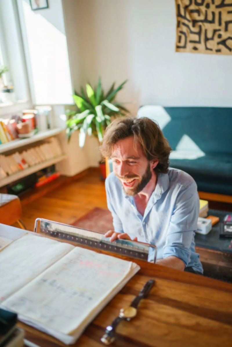 yoga de la risa, Airbnb