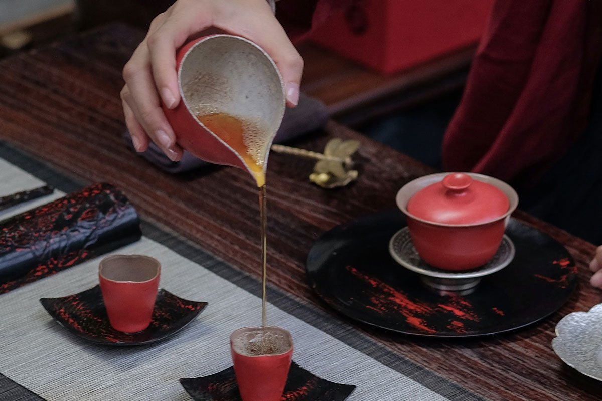 ¿Cuáles son los beneficios de la kombucha y cómo prepararla en casa?