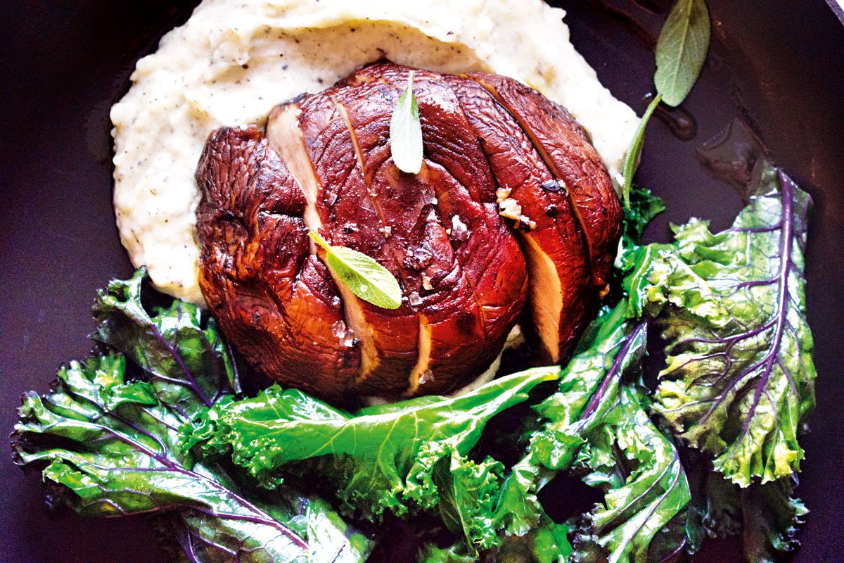 Receta: Puré de papa con trufas, champiñones portobello y kale