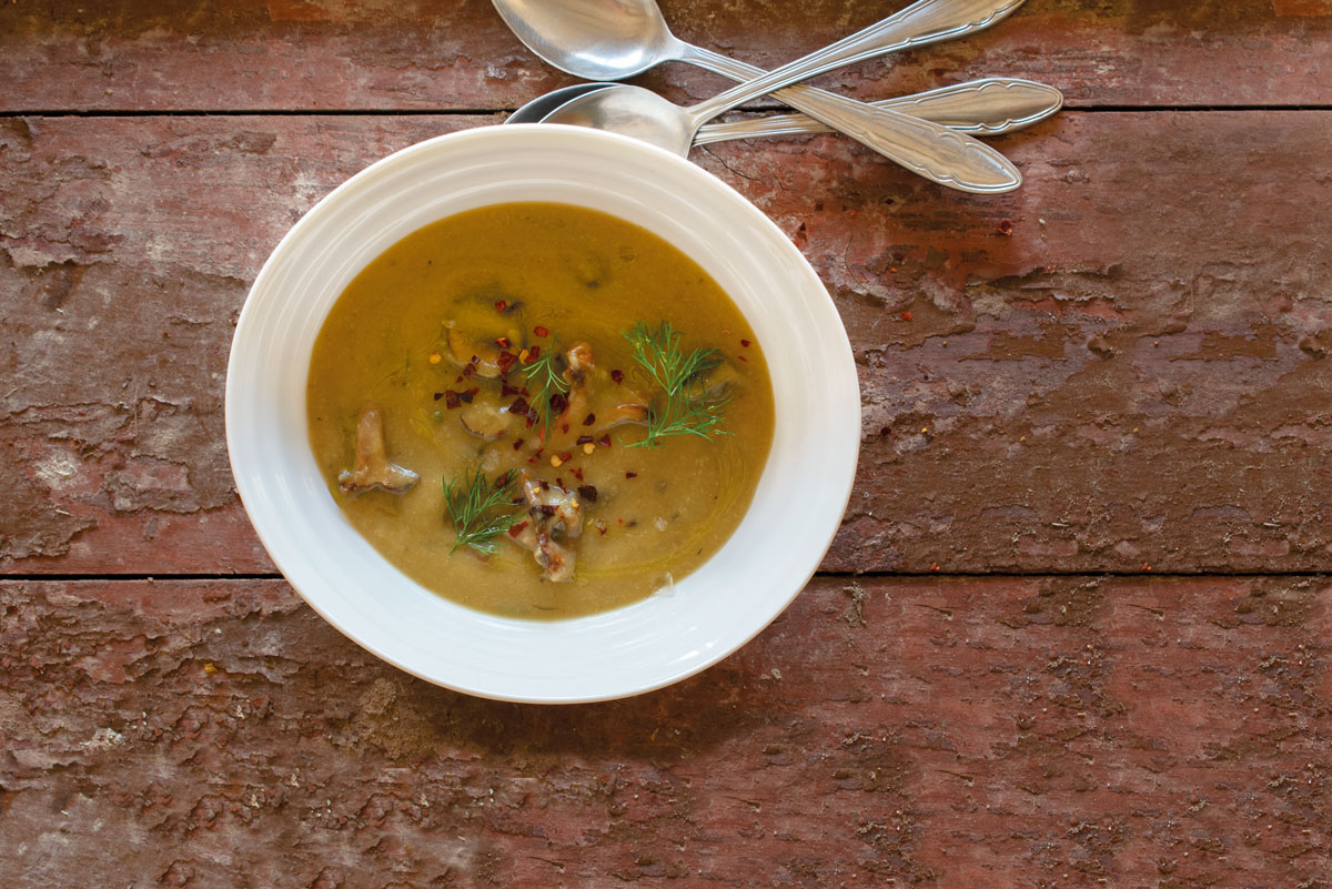 Receta: Sopa de setas y papas, un almuerzo perfecto
