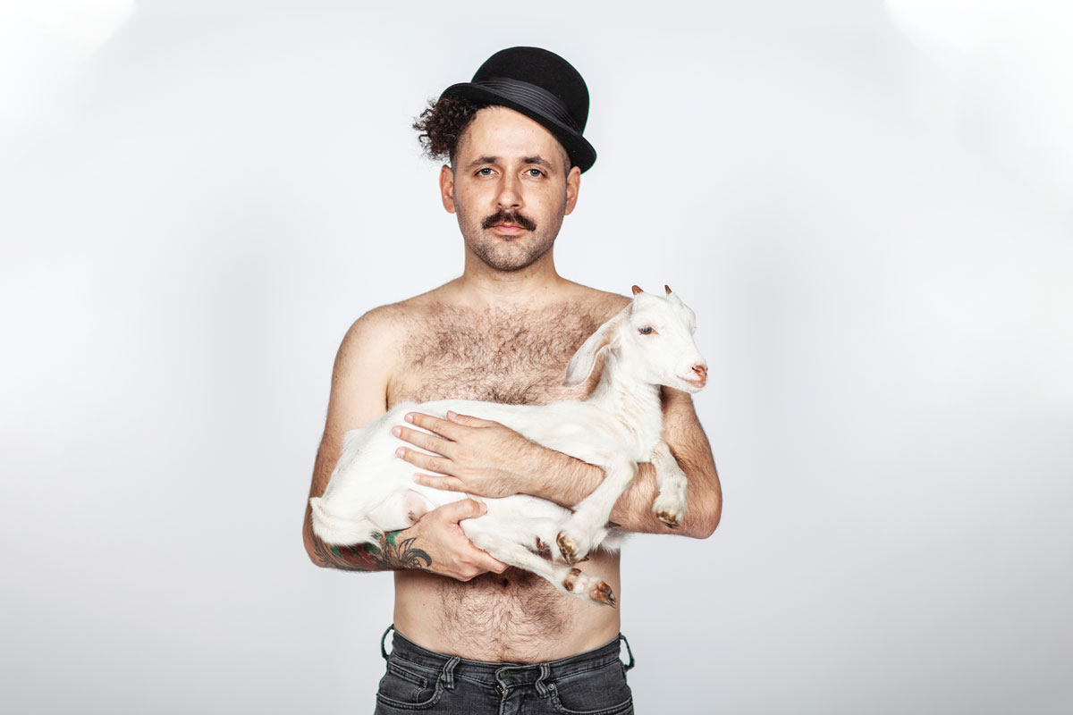 Eduardo Cabra, exintegrante de Calle 13, debuta como solista