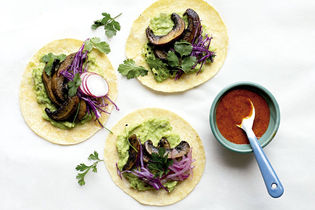 Pruebe estos tacos con portobello, tomatillos y chile ancho