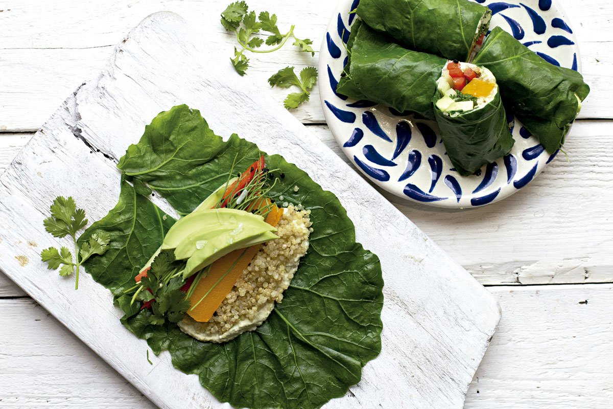 Aprenda a preparar estos ricos wraps de col con hummus de habas