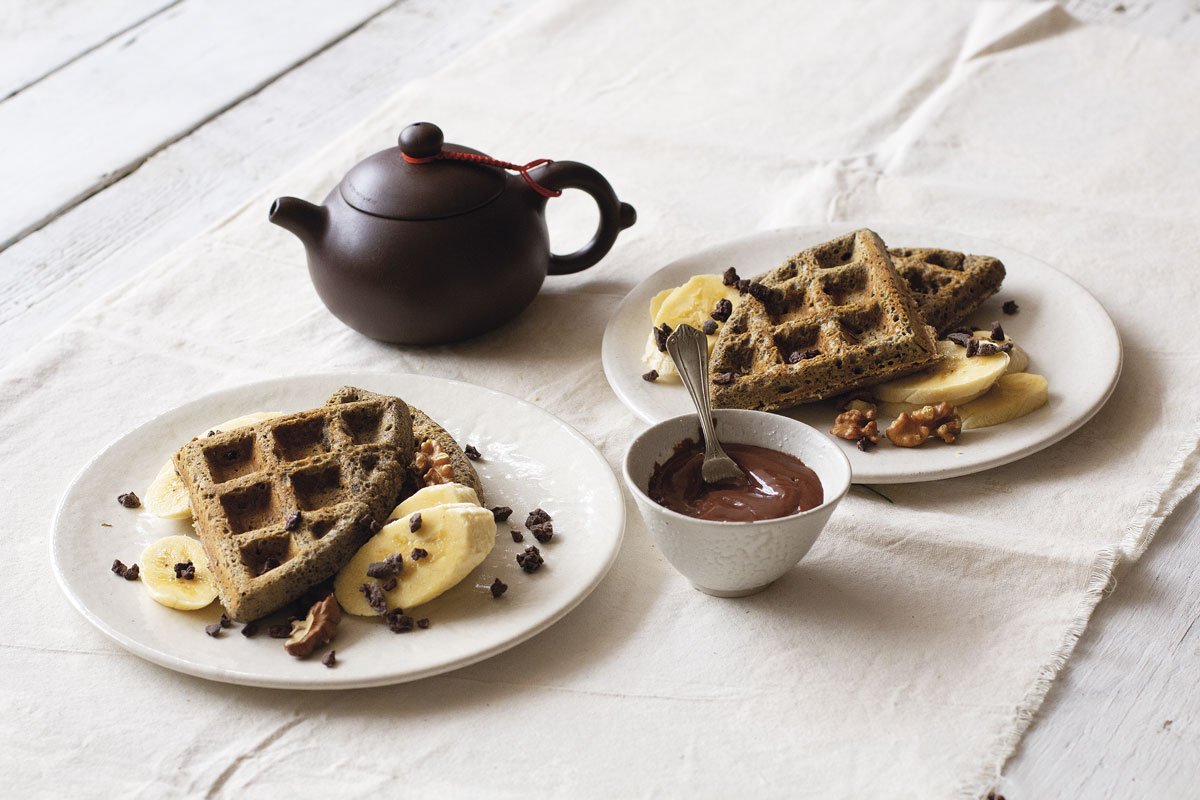 Receta: Waffles de sarraceno con banano y salsa de chocolate