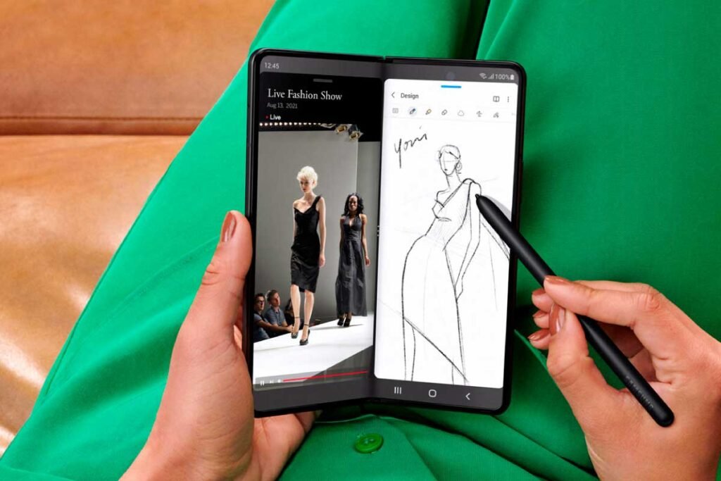 Multitasking Galaxy Z Fold3