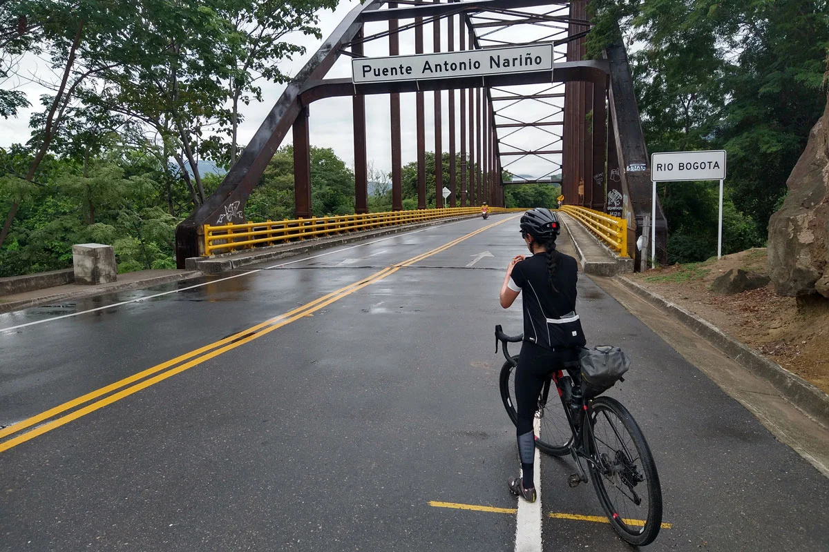 Esta pareja muestra las rutas de Colombia para que se atreva a viajar en bicicleta