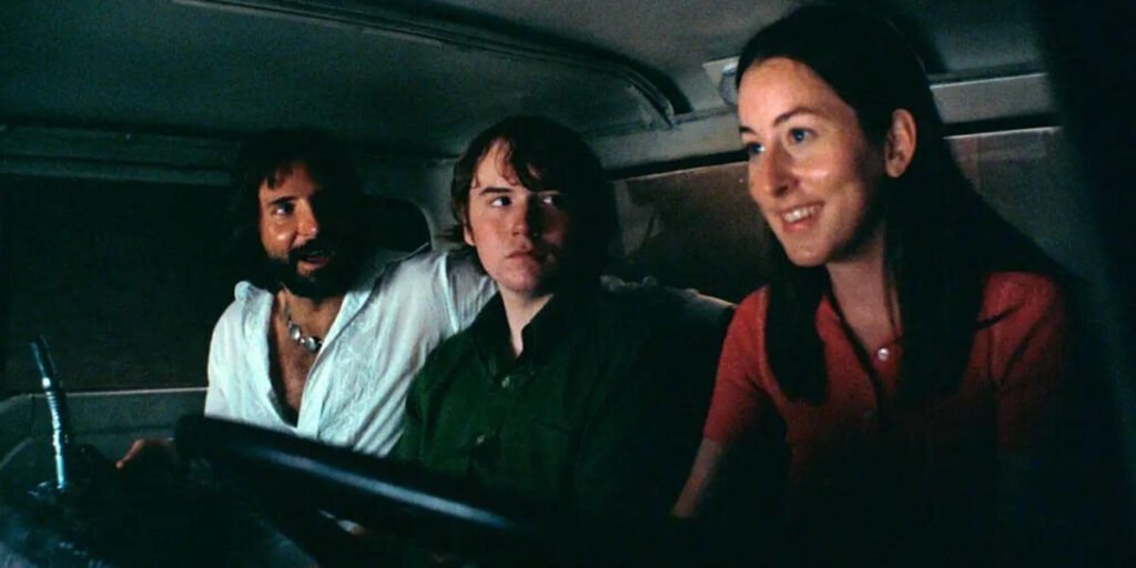 Bradley Cooper, Cooper Hoffman, Alana Haim en Licorice Pizza.