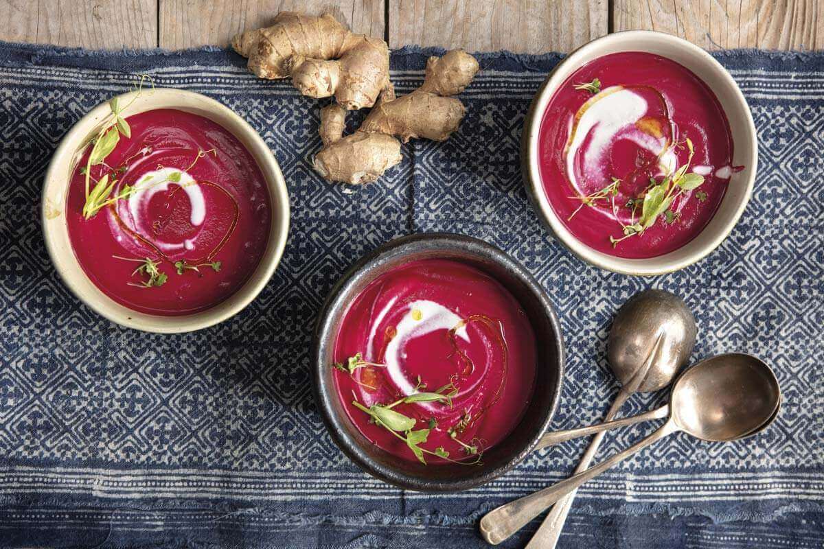 Receta: Sopa de remolacha con leche de coco