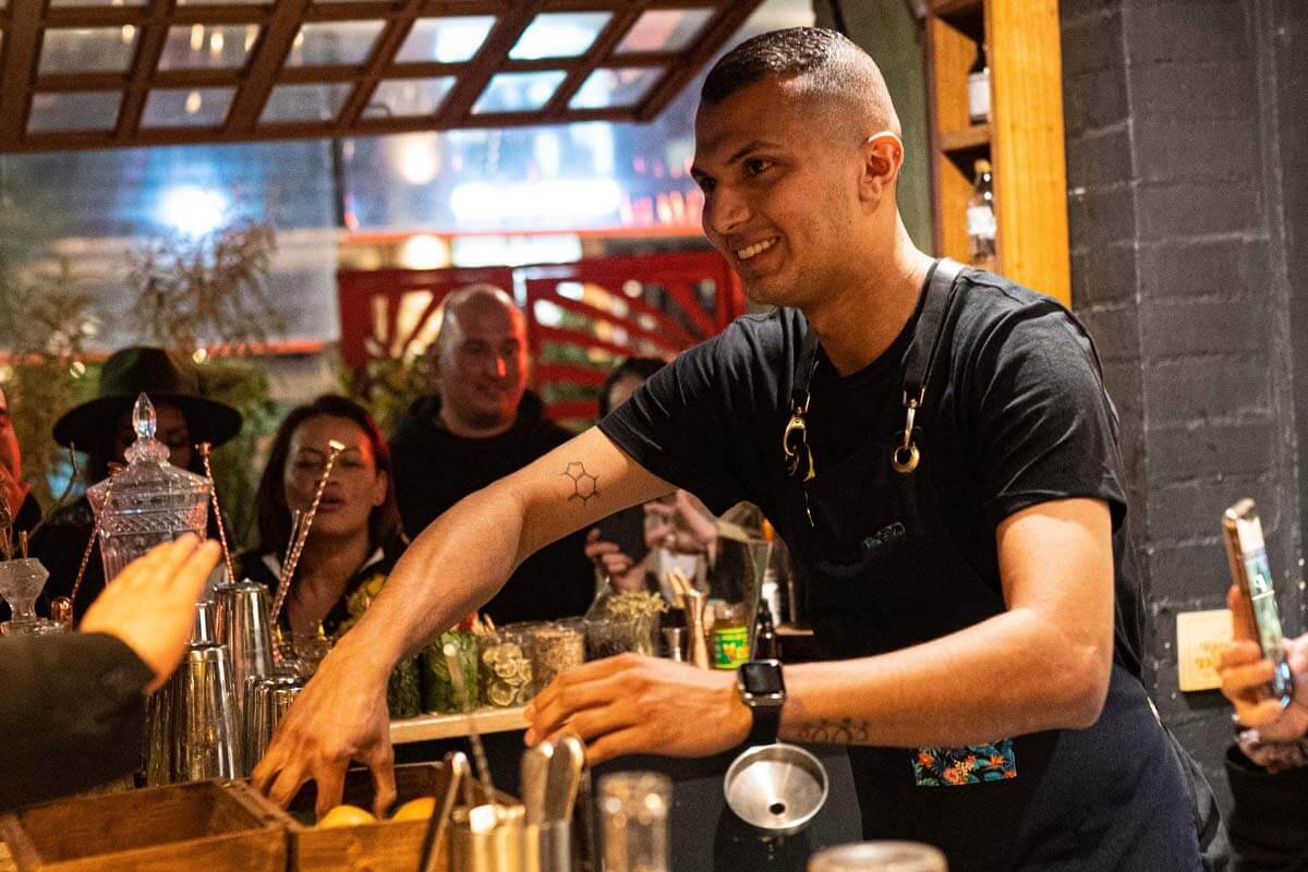 César Mejía elegido como el bartender más sostenible de Colombia