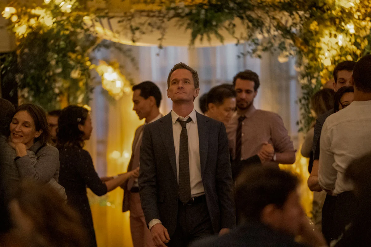 Uncoupled: la serie que enseña cómo sobrevivir soltero a los 40 en Nueva York