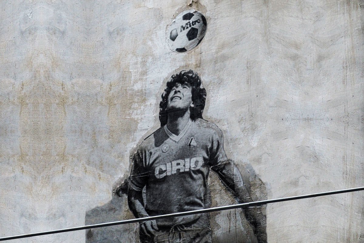 La millonaria cifra que pagarán por la pelota de Diego Maradona del mundial 86