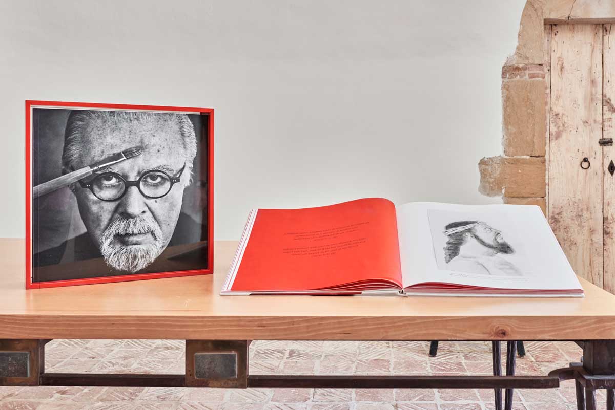 La historia del lujoso libro de Fernando Botero que se lee con guantes blancos