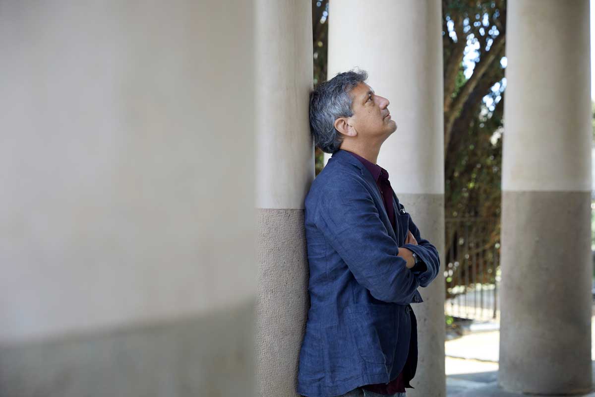 ‘Y libranos del mal’, el libro de Santiago Roncagliolo que desciende al infierno del fanatismo religioso