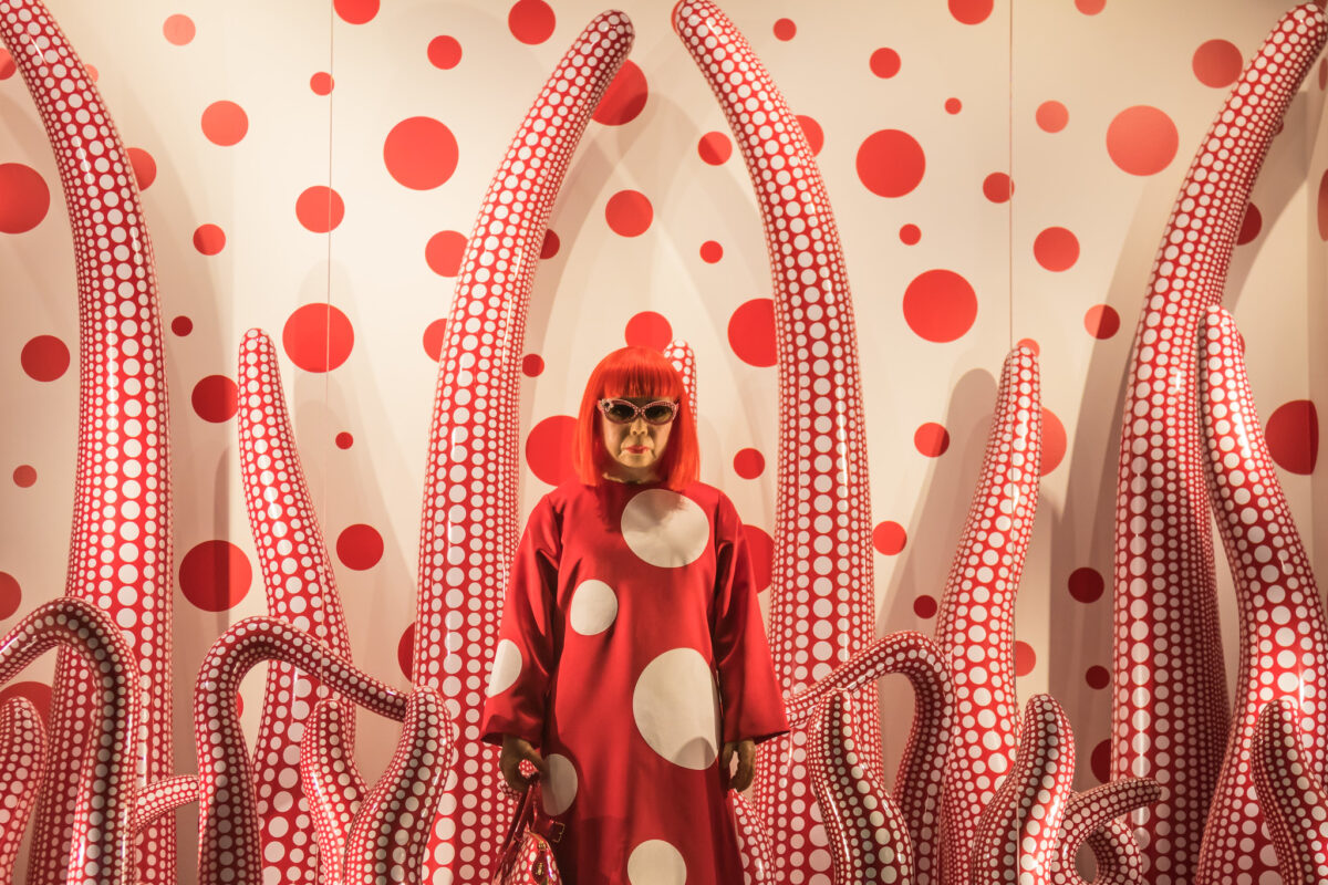 Feminista, revolucionaria y vanguardista: la historia de la artista japonesa Yayoi Kusama