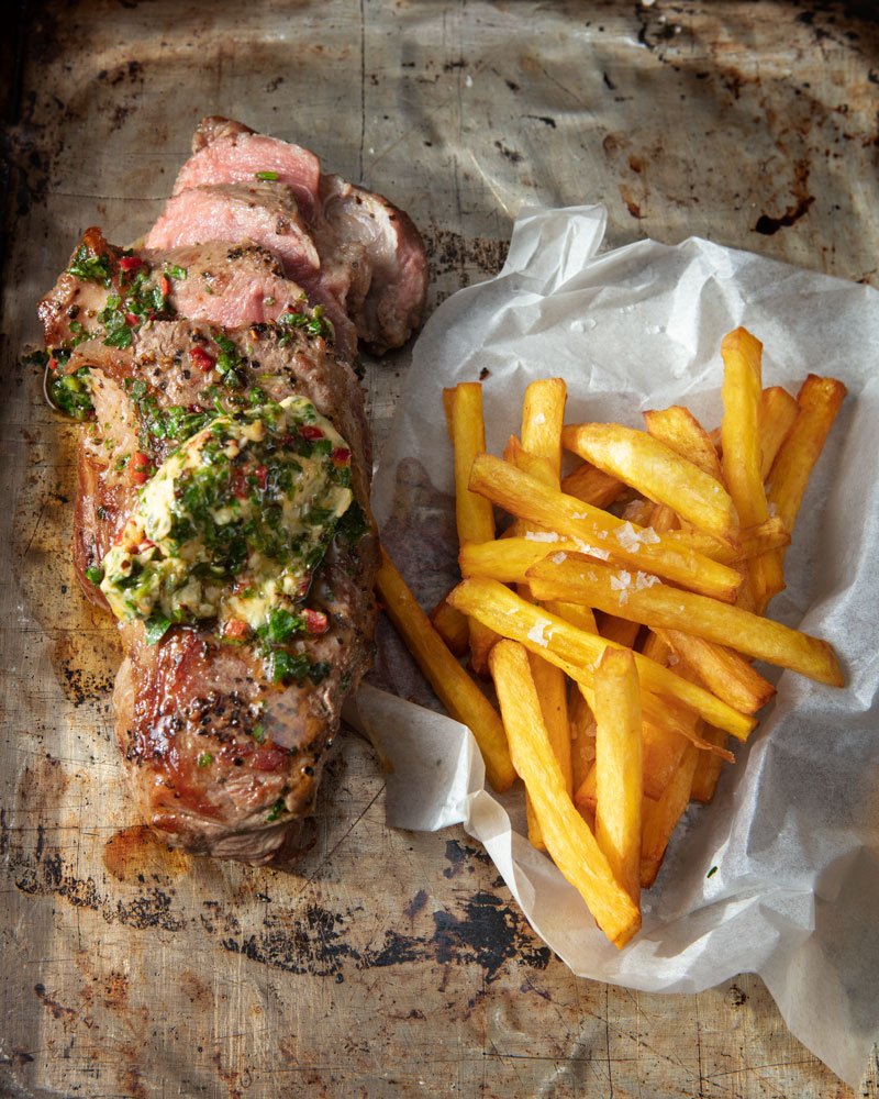 steak con mantequilla de chimichurri