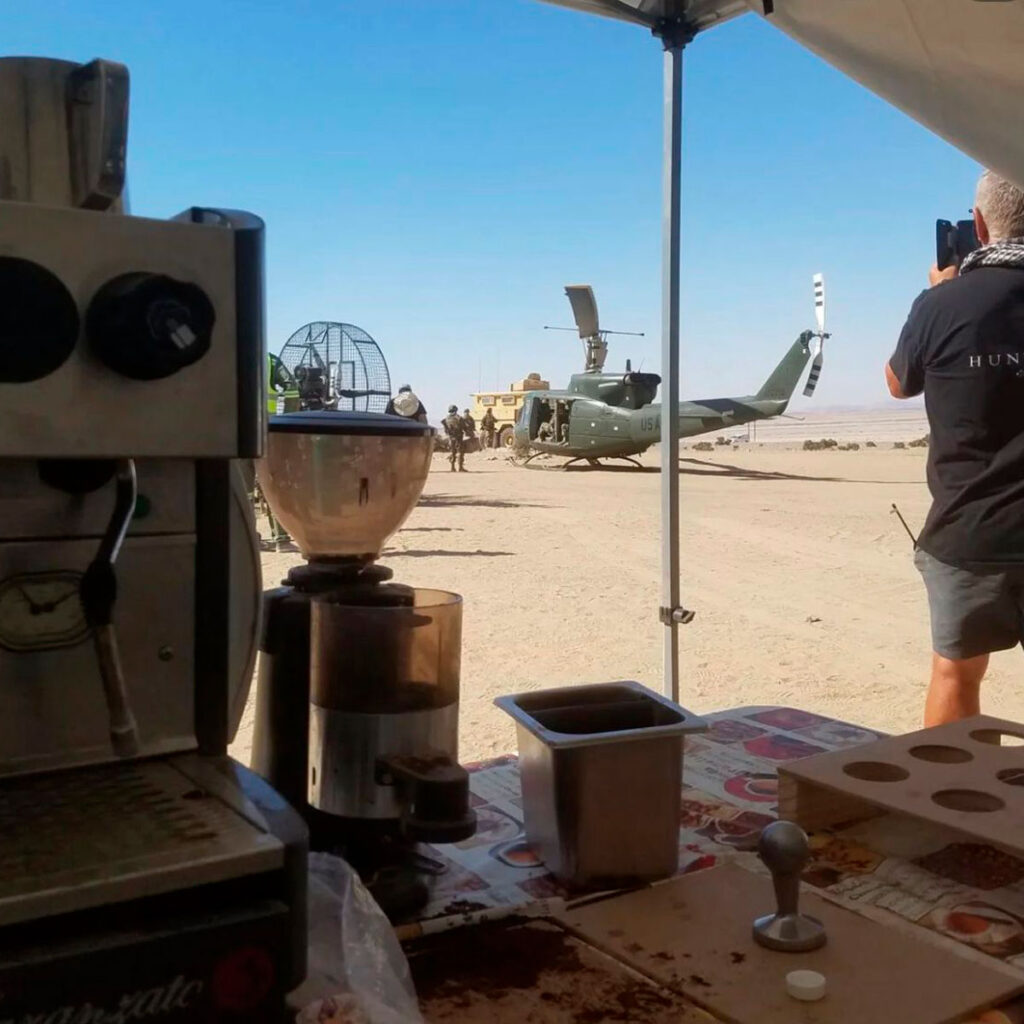 Foto de Juan Certain en set de película.