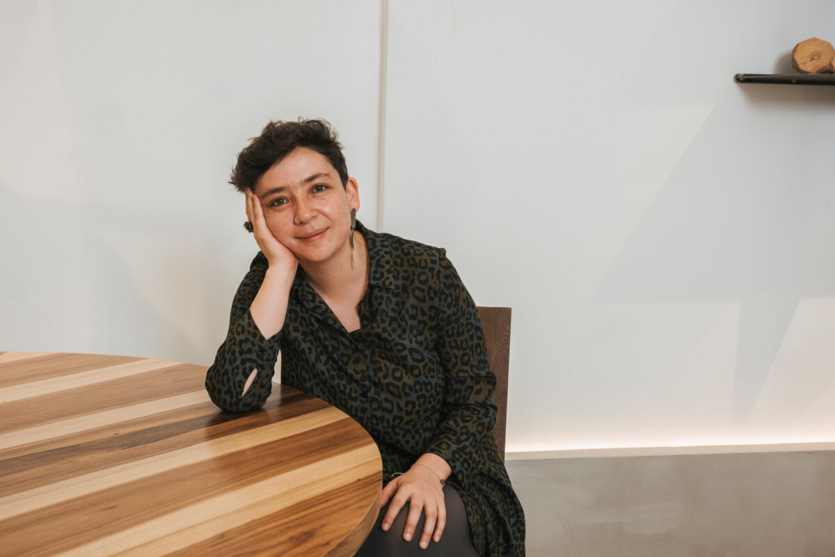 “No estoy manejando presupuesto nacional, simplemente me imagino cosas”, dice la escritora Laura Ortiz