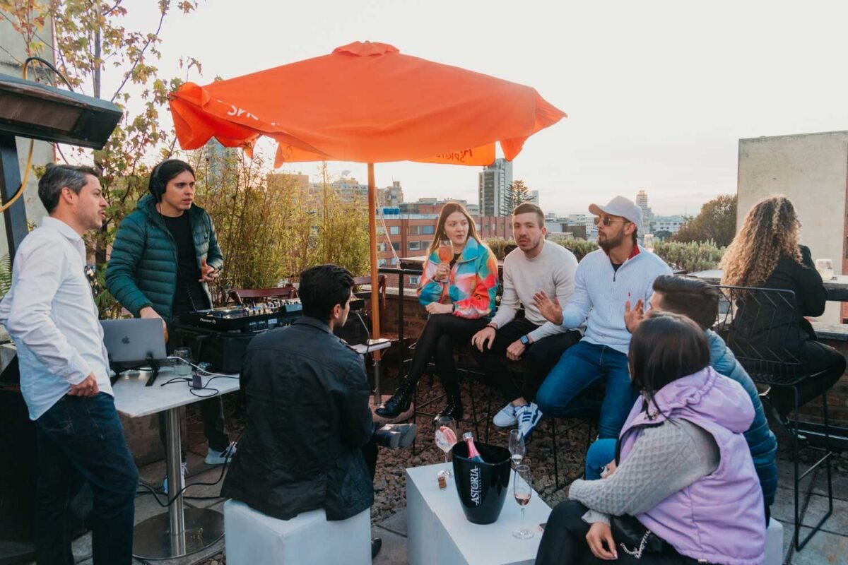 Dos experiencias en Bogotá con música, arte y cocteles