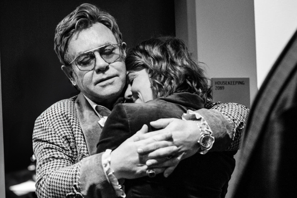 Elton John lanza su nueva canción “Never Too Late”