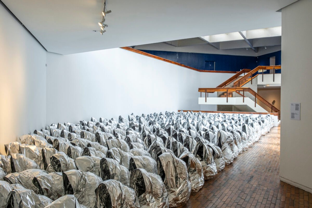 El nuevo ciclo expositivo del MAMBO que narra las cicatrices, las tecnologías y los fetiches