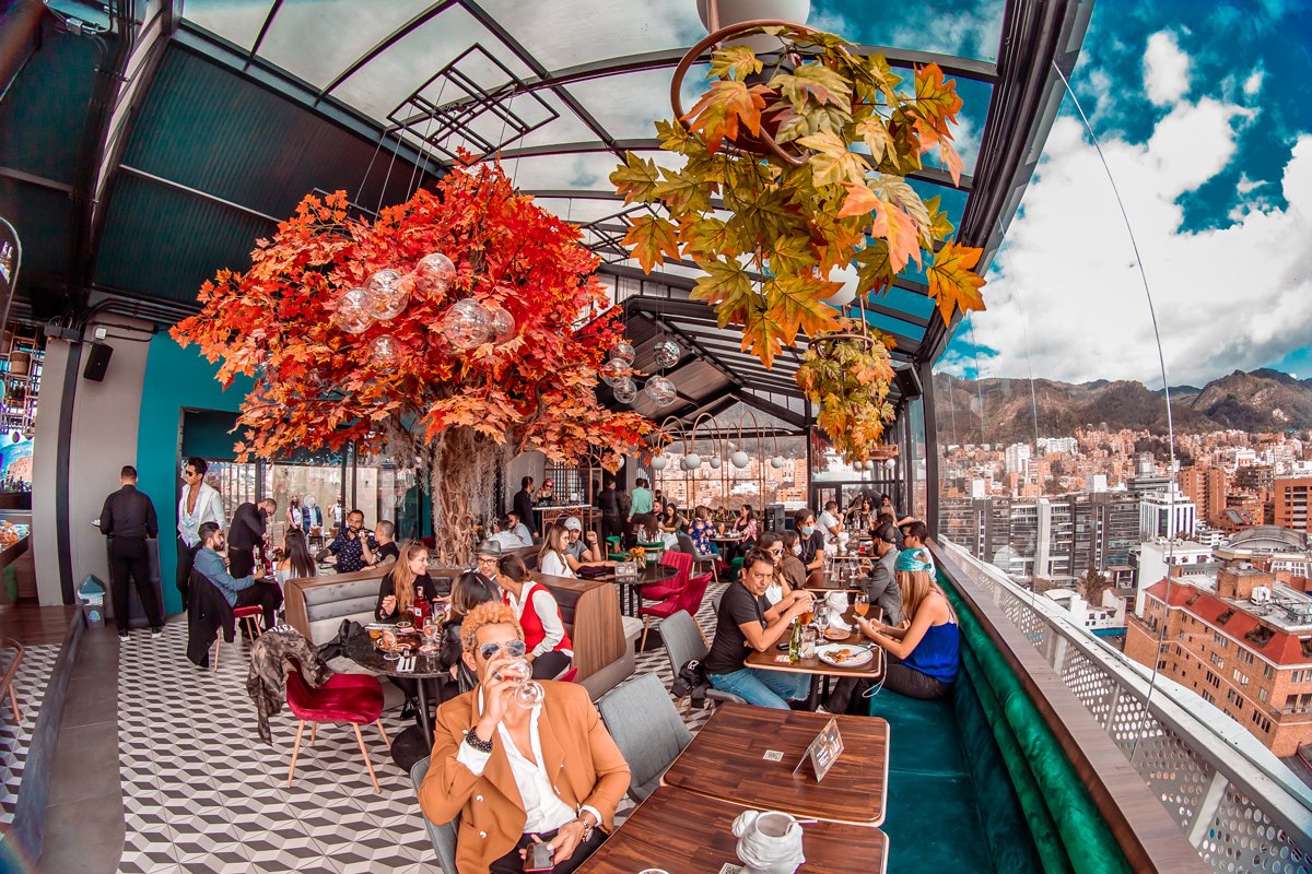Cinco rooftop para comer y tomar cocteles en Bogotá
