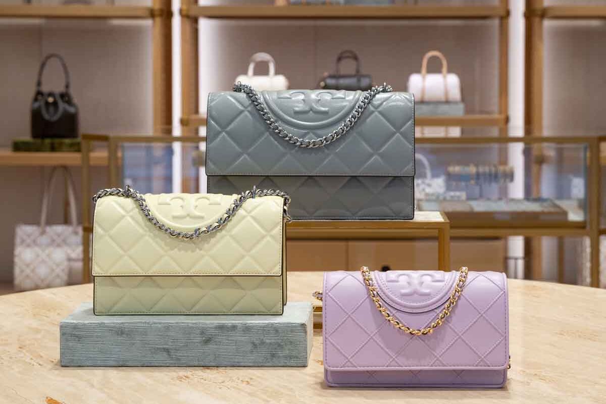 Tory Burch primavera/verano 2025: el poder del movimiento y la elegancia del deporte, ya disponible en Bogotá