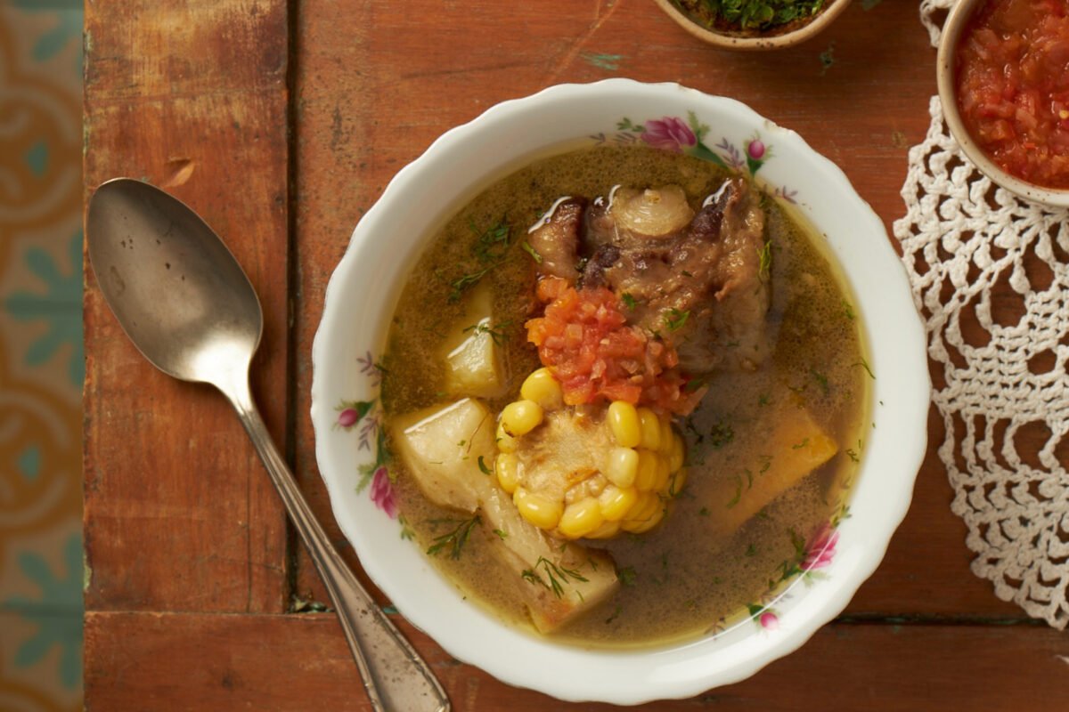 Cuatro recetas de sopas colombianas por Ana Belén Charry que le calentarán el alma