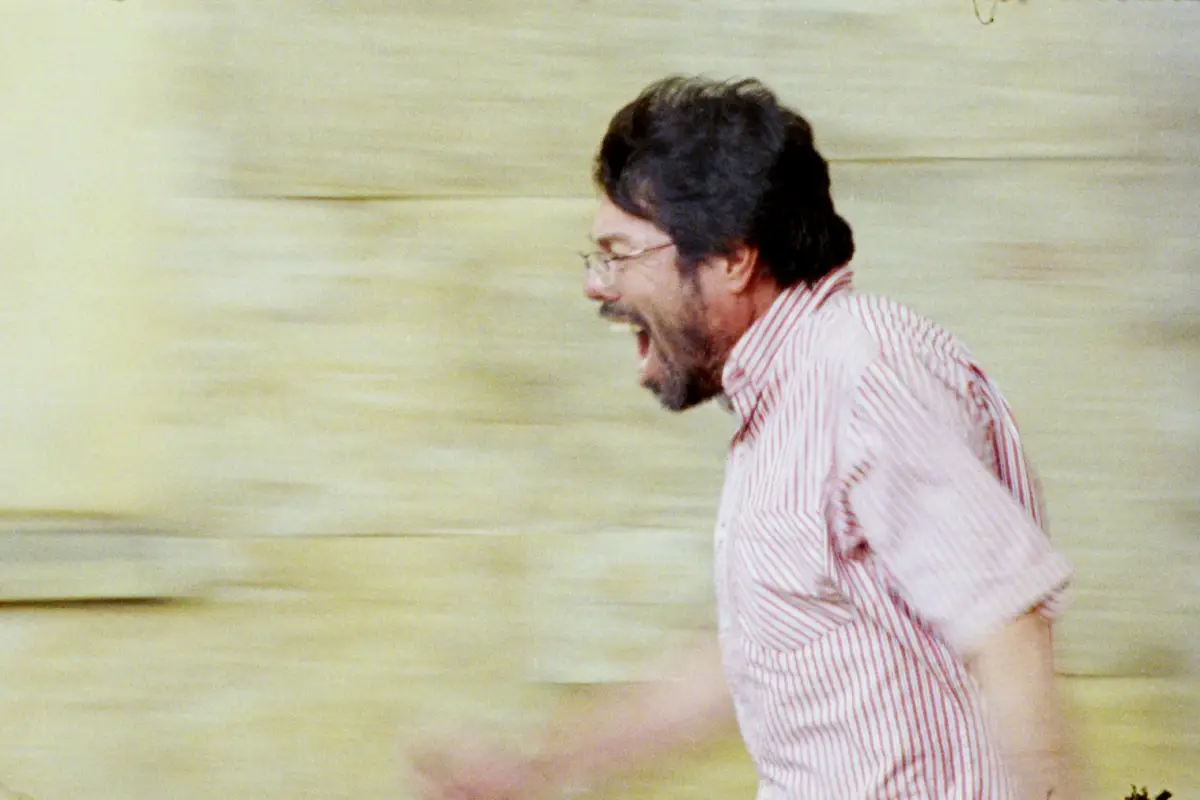 “Vivir del arte es una utopía”: Simón Mesa, director de Un Poeta, el filme colombiana que ganó el Premio Especial del Jurado en Cannes