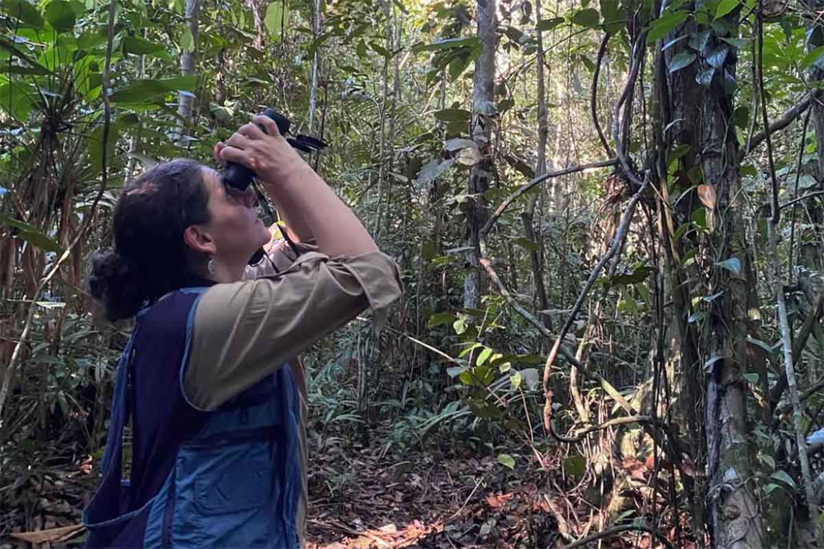 Gabriela de Luna, la colombiana que protege al mono araña, recibe el Premio Wayfinder de National Geographic